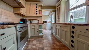 KITCHEN- click for photo gallery